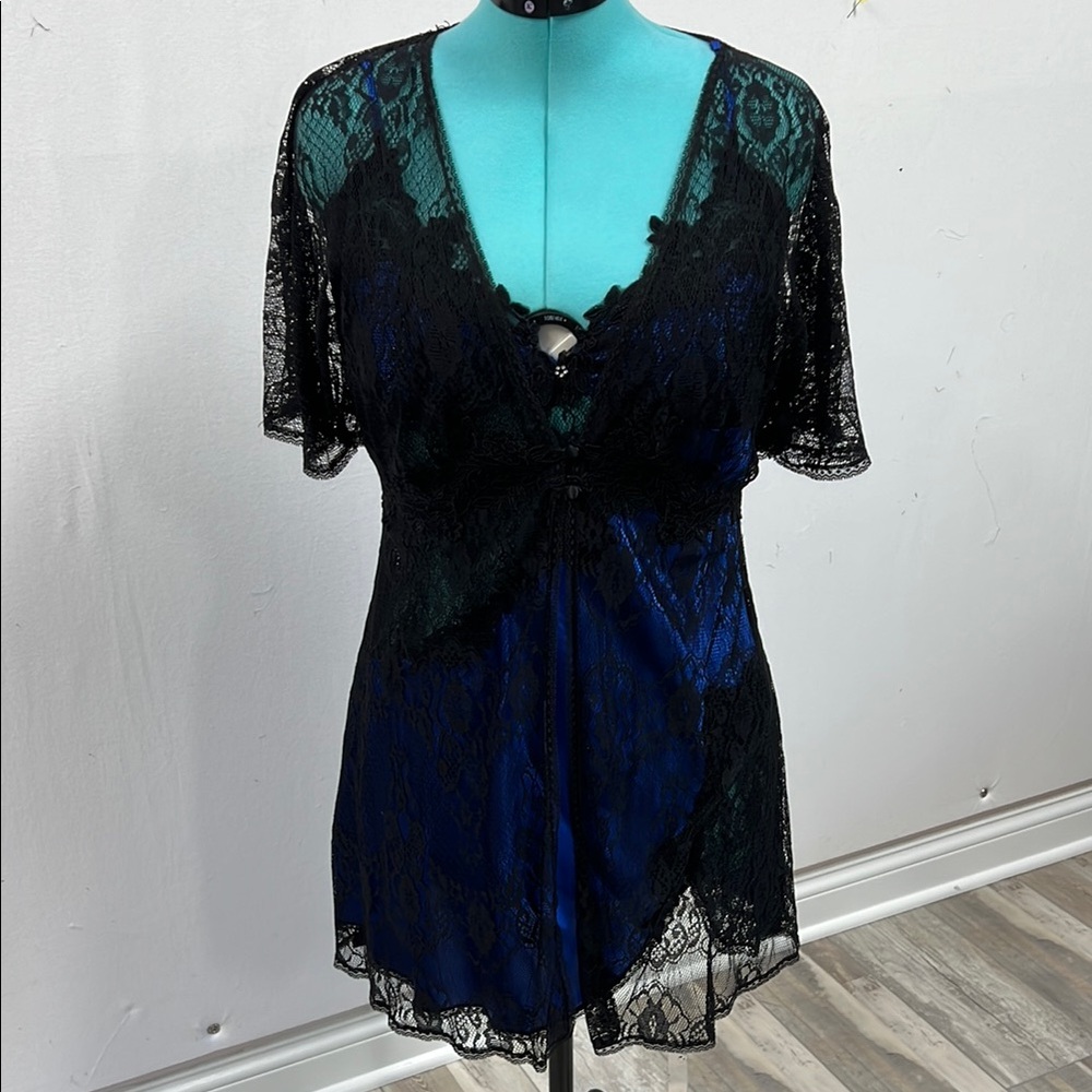 Elegant Black and Blue Lace Sleepwear